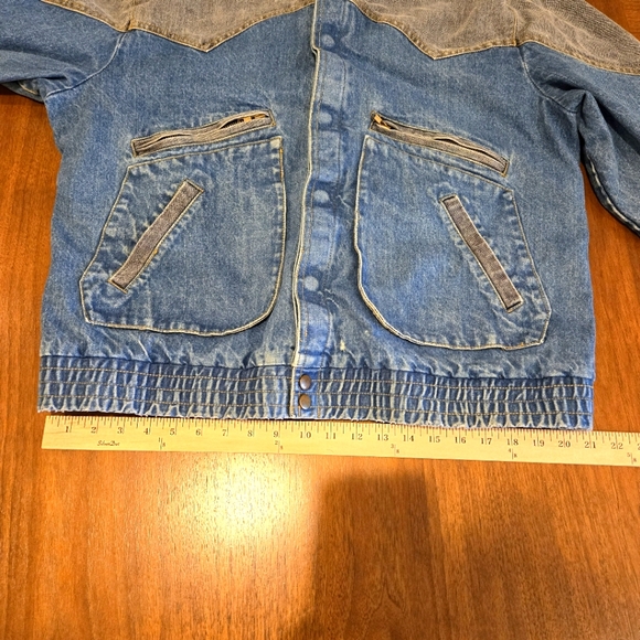 Vintage Hot Tracks Woman's 2 Tone Denim Jacket, Snap Closure, Size Large - Picture 11 of 16